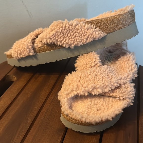 Fluffy Pink Cross-Strap Sandals - Picture 5 of 5